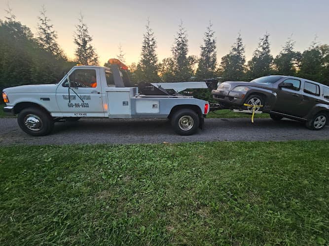 J & J Towing & Junk Car Removal logo