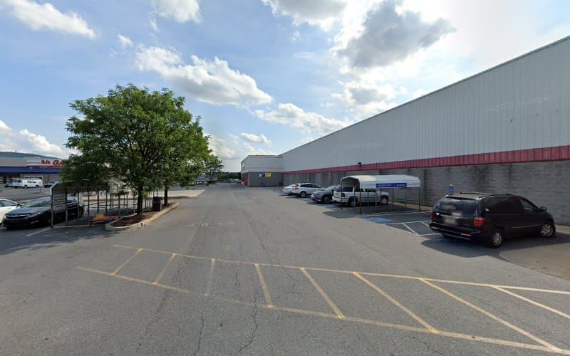 BJ's Tire Center logo