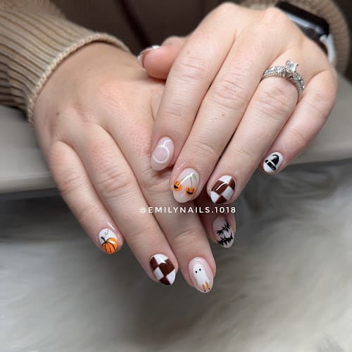 Emily Nails and Spa logo