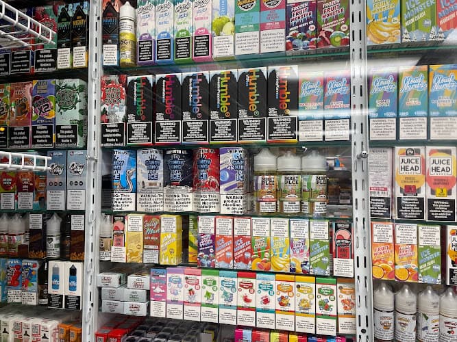 5th Street Smoke Shop/gas Station logo