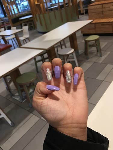 Diana Nail Saloon logo