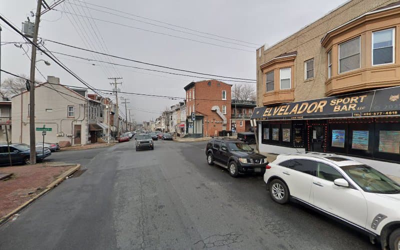 10th Street Laundromat logo