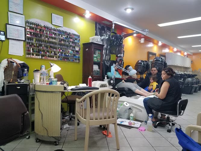 Queens of Hair Logo