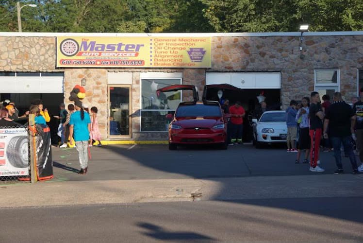 The Master Tire's Auto Service 61 Logo