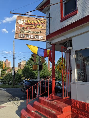 Antojitos y Algo Más logo