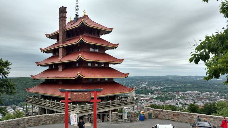 Reading Pagoda Logo