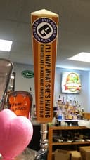 Mari's Six Pac N Mor logo