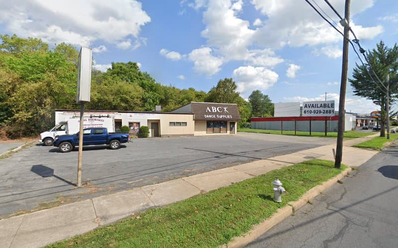 WH Dance Academy logo