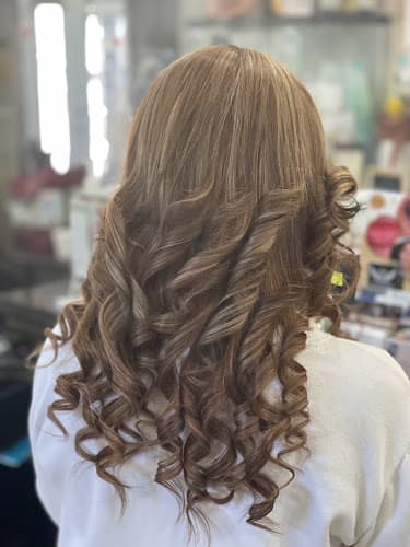 Chelsea’s Hair Salon and Nails logo