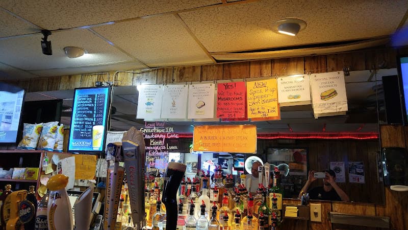 Johnny & Hon’s Bar & Grill