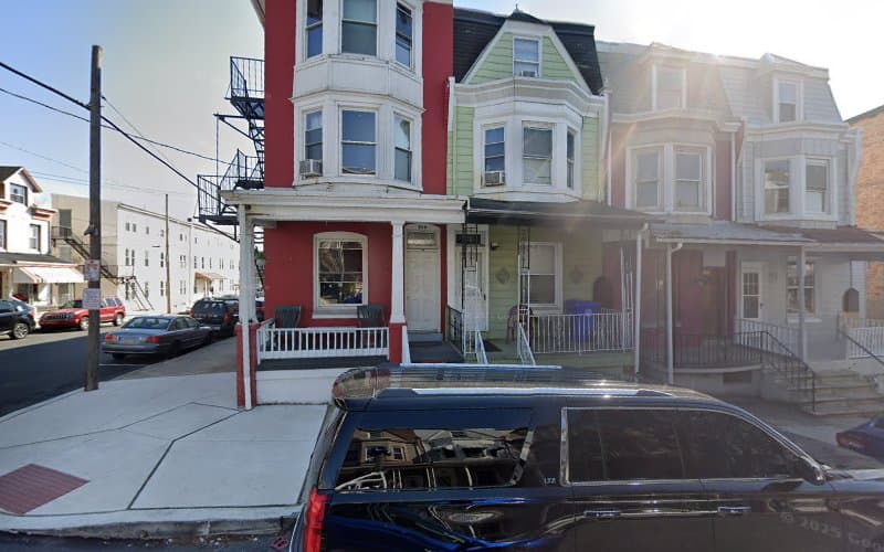 300 Hollenbach St Aparments logo