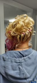 4 Friends Hair Center LLC logo