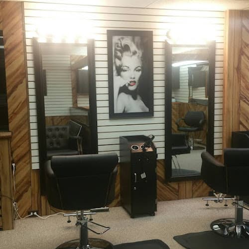 Magdelyn Hair & Nail Salon Logo