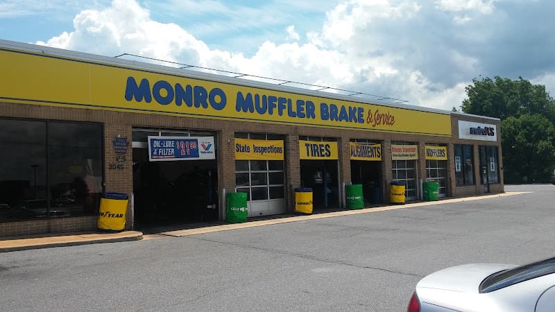Monro Auto Service and Tire Centers Logo