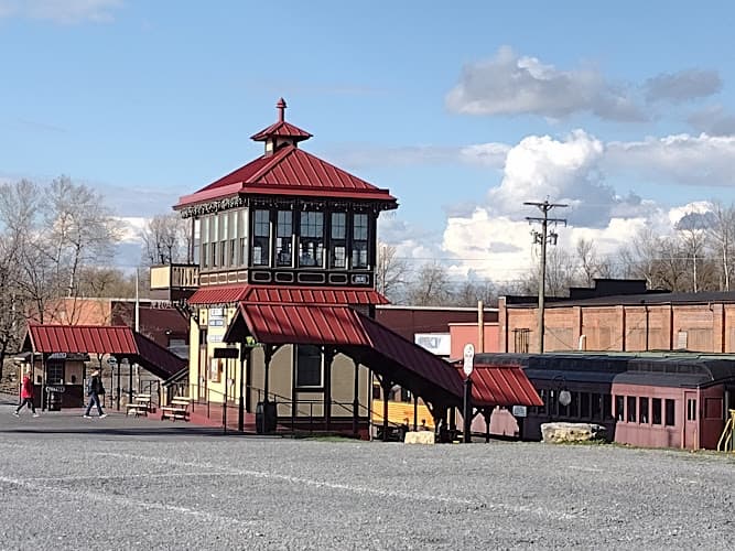 Reading Blue Mountain & Northern Railroad logo