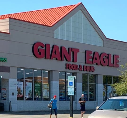 GIANT Pharmacy Logo