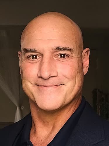 USHealth Advisors - Evan Markwood logo