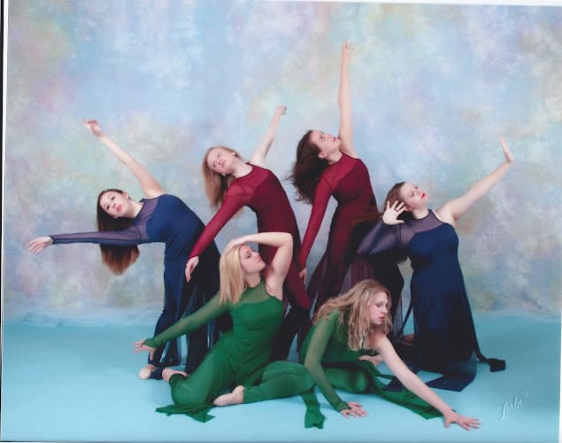 Melanie Wright School of Dance logo