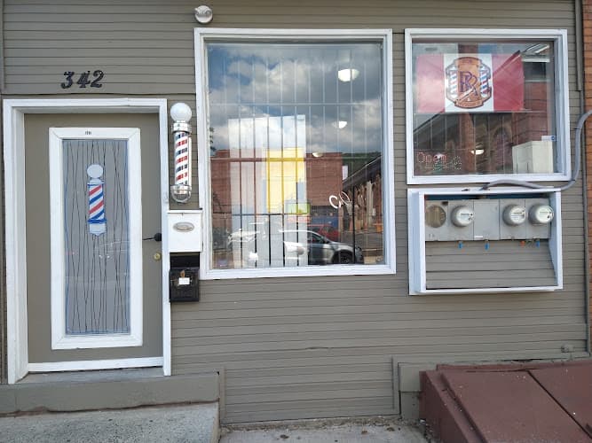 Rob and Roscoe's Barbershop logo