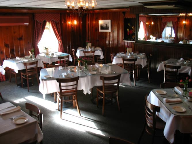 Frank & Diannah's Arbor Inn logo