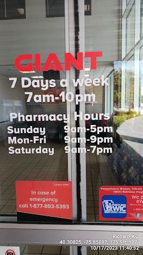 GIANT Pharmacy Logo
