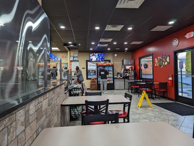 Mama's Famous Pizza and Grill Exeter logo