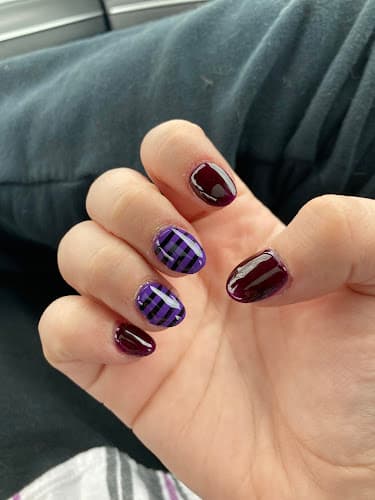 Regal Nails, Salon & Spa logo