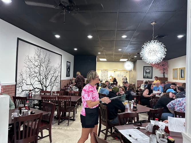 Annamarie's on Main logo