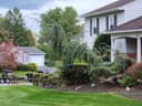 Razors Edge Landscaping Services LLC logo