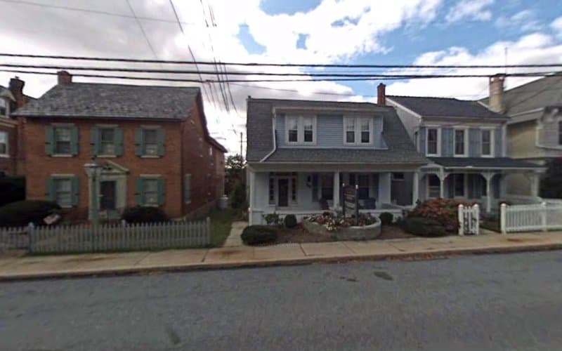 Donna F. Rhoades & Co logo