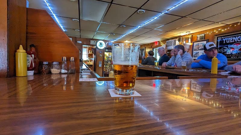 Frankie & Johnnies logo