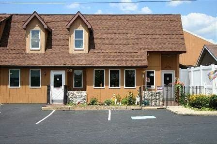 Noah's Pet Motel logo