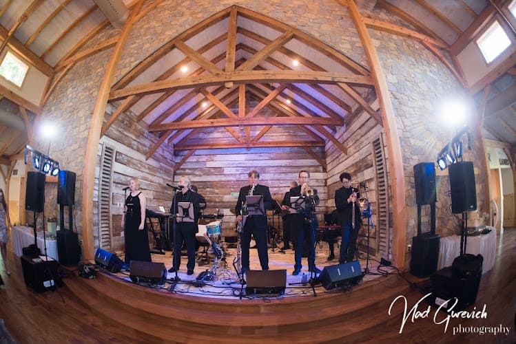 Meredith Manor Venue logo