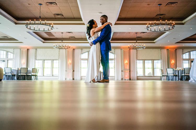 RiverCrest Weddings logo