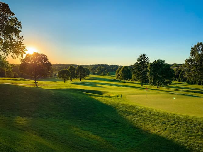 Waynesborough Country Club logo