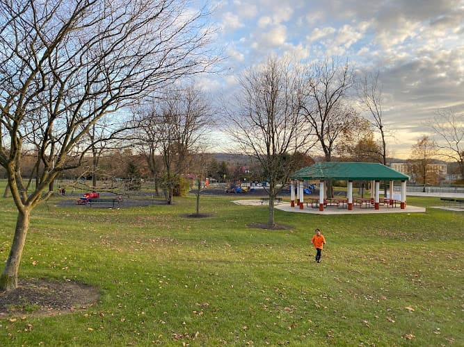 Bell Tavern Park logo