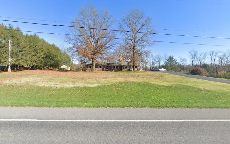 A Day-Star Tanning Salon logo