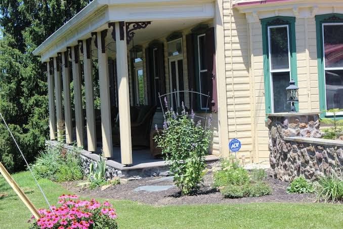 Carriage Stop Bed & Breakfast logo