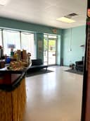 Willie's Tanning Hut logo