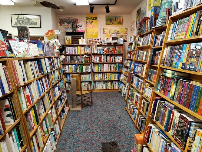 Whistlestop Bookshop logo