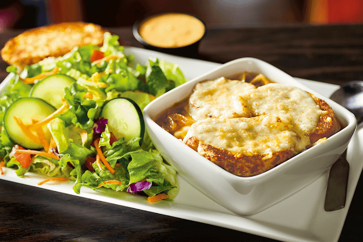 Red Robin Gourmet Burgers and Brews logo