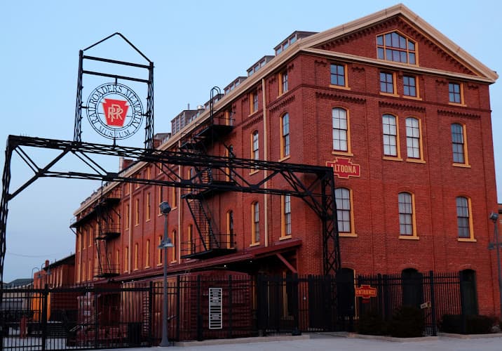 Railroaders Memorial Museum logo