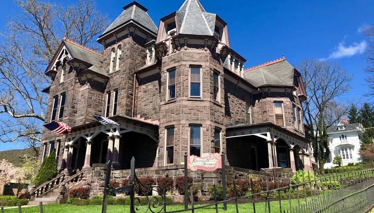 Reynolds Mansion logo