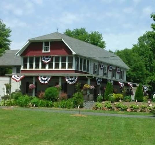 Beagle's Bed and Breakfast logo