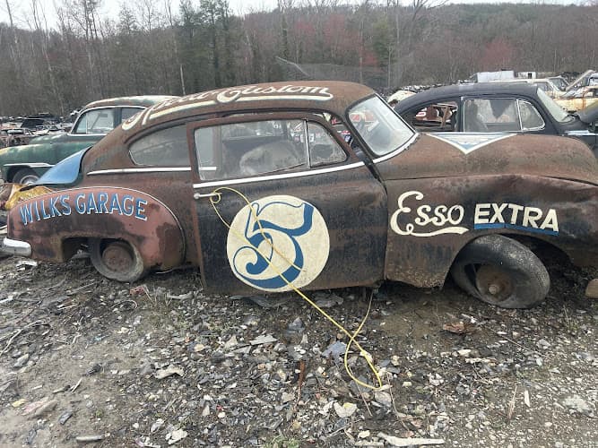 Redneck Automotive logo