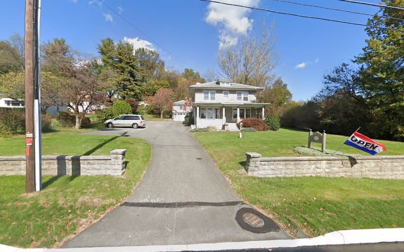 Stoltzfus Realtors logo